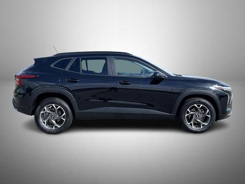 Mosaic Black Metallic 2024 Chevrolet Trax LT