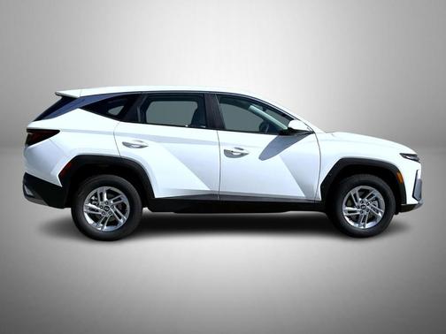 White Pearl 2026 Hyundai TUCSON SE