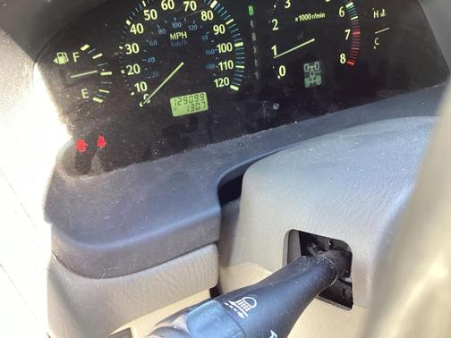 Ivory Pearl / Silver Sage 2002 INFINITI QX4