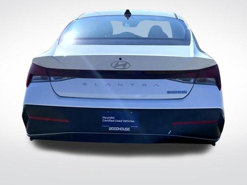 2025 Hyundai ELANTRA SE