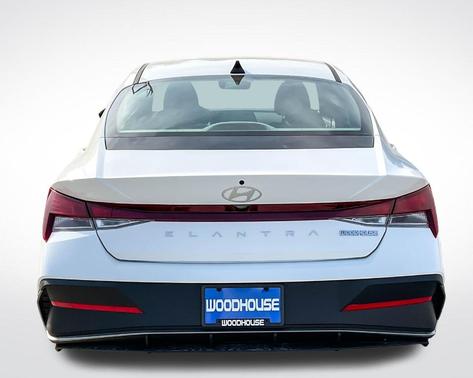 2025 Hyundai ELANTRA SE