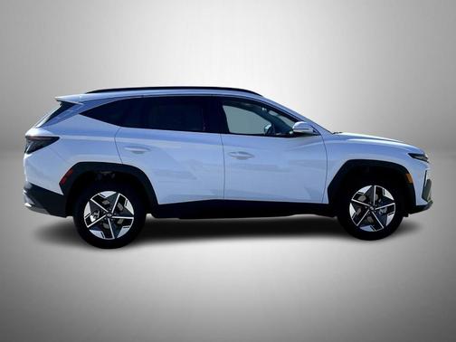 White Pearl 2026 Hyundai TUCSON SEL Premium