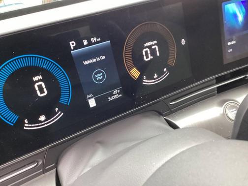 Cyber Gray Metallic 2025 Hyundai KONA SEL