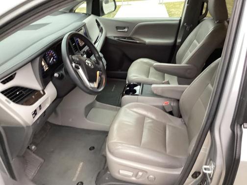 2016 Toyota Sienna XLE