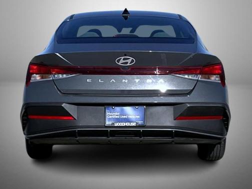 2024 Hyundai ELANTRA SE