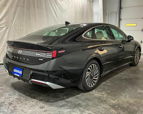 2025 Hyundai SONATA Hybrid Limited