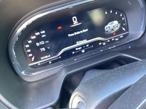 Summit White 2023 GMC Yukon AT4