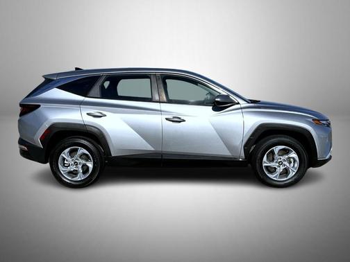 2023 Hyundai TUCSON SE