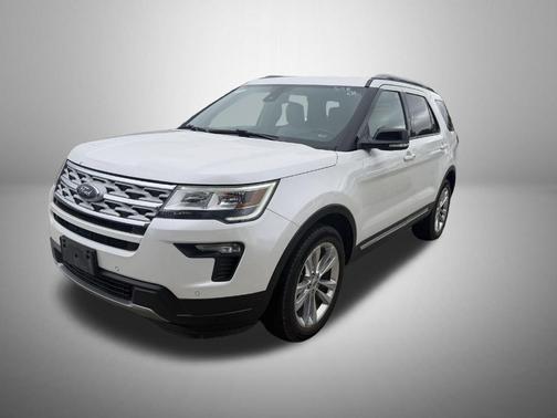 White Platinum Clearcoat Metallic 2018 Ford Explorer XLT
