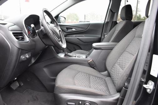 Photo 2 of 30 of 2019 Chevrolet Equinox 1LT