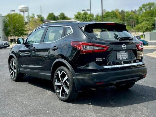 Magnetic Black 2022 Nissan Rogue Sport SL