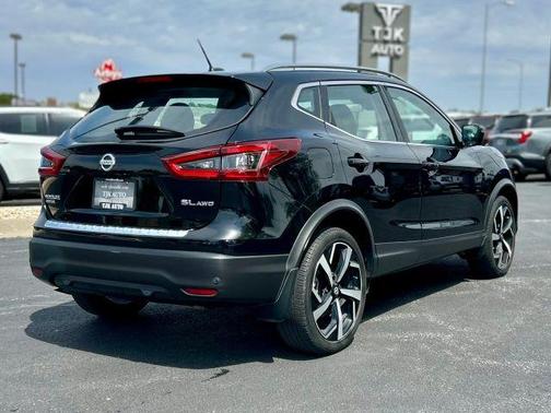 Magnetic Black 2022 Nissan Rogue Sport SL