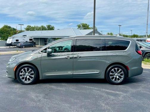 Gray 2021 Chrysler Pacifica Hybrid Pinnacle