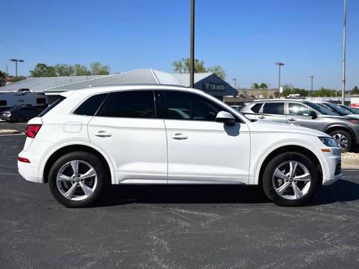 Ibis White 2020 Audi Q5 45 Premium