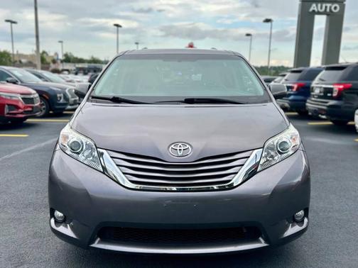 2016 Toyota Sienna XLE