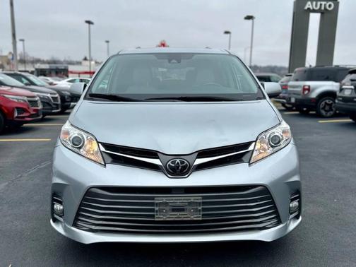 2020 Toyota Sienna XLE Premium
