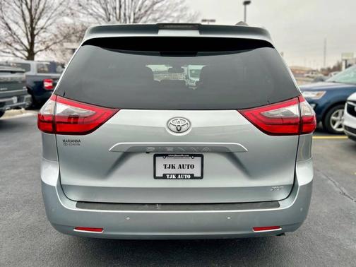 2020 Toyota Sienna XLE Premium