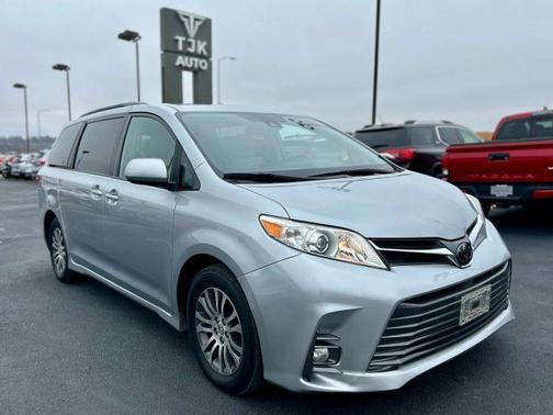 2020 Toyota Sienna XLE Premium
