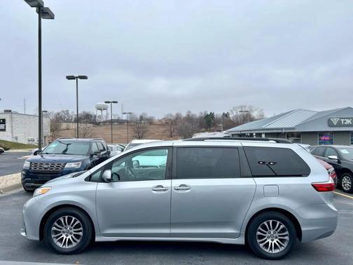 2020 Toyota Sienna XLE Premium