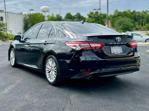 Black 2019 Toyota Camry Hybrid XLE