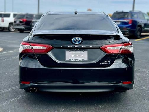 Black 2019 Toyota Camry Hybrid XLE
