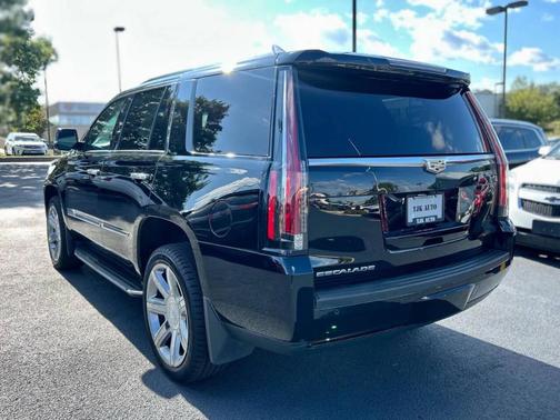 2018 Cadillac Escalade Luxury