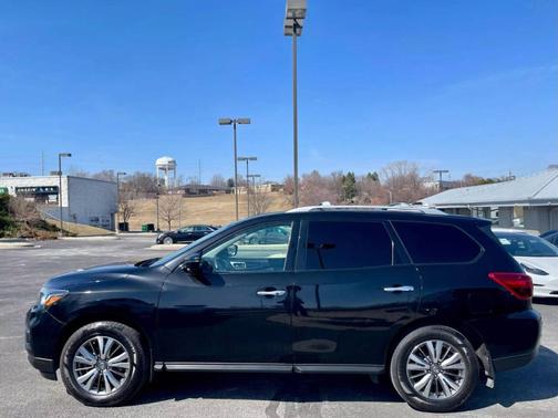 2020 Nissan Pathfinder S
