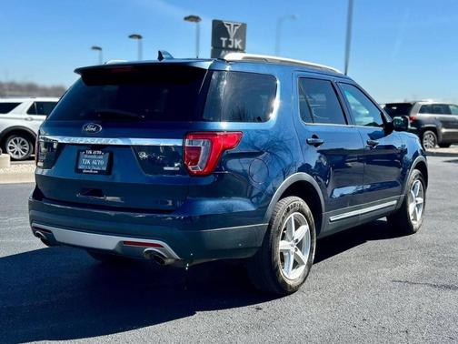 Blue 2016 Ford Explorer XLT