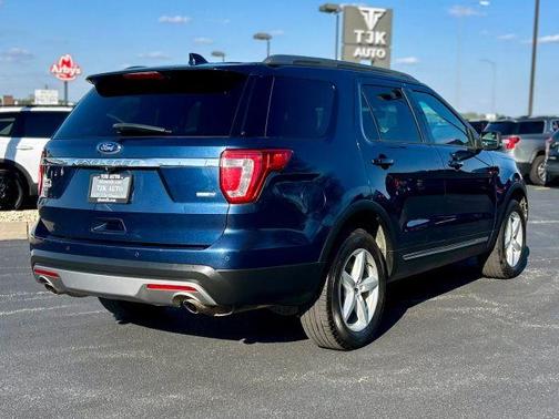 Blue 2016 Ford Explorer XLT