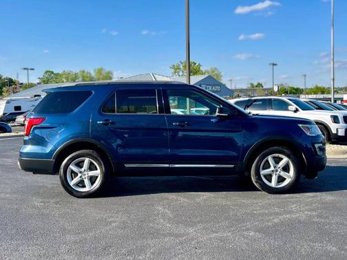 Blue 2016 Ford Explorer XLT