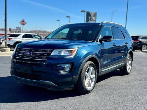 Blue 2016 Ford Explorer XLT