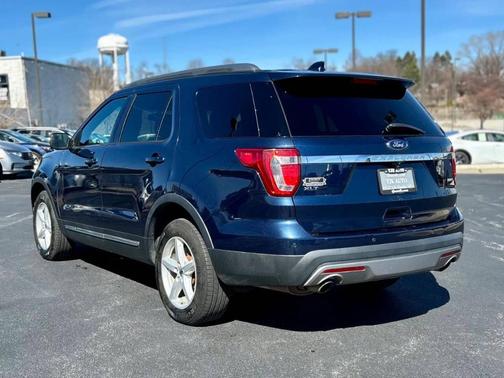 Blue 2016 Ford Explorer XLT