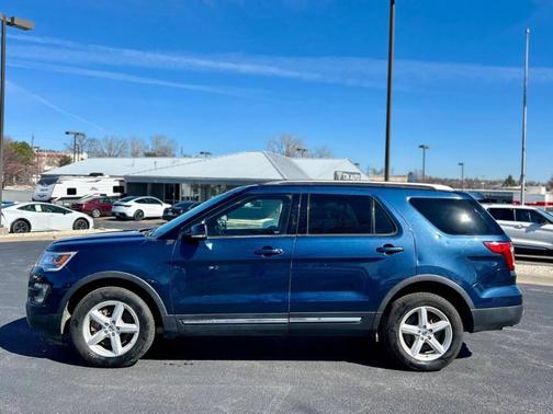 Blue 2016 Ford Explorer XLT