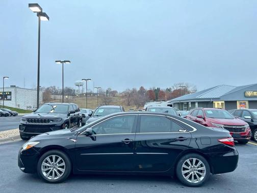 2017 Toyota Camry Hybrid XLE