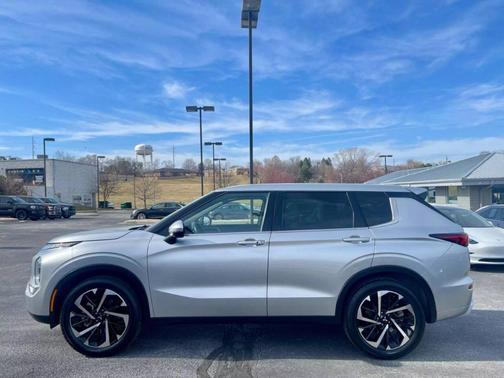 2022 Mitsubishi Outlander SE