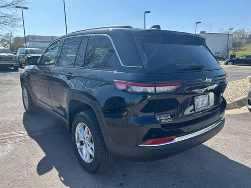 2023 Jeep Grand Cherokee Laredo