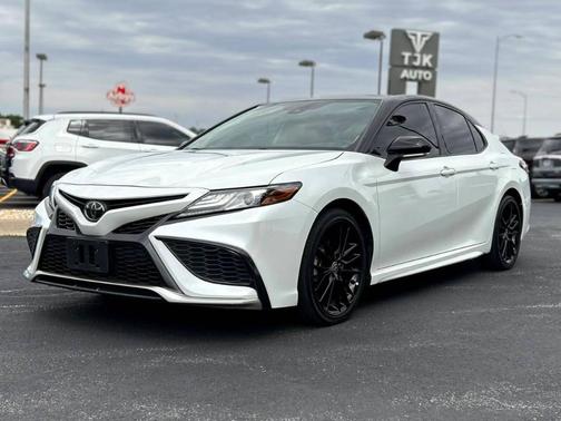 White 2023 Toyota Camry XSE V6