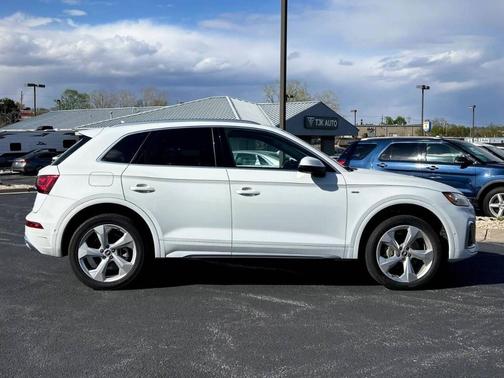 Glacier White Metallic 2023 Audi Q5 45 S line quattro Premium