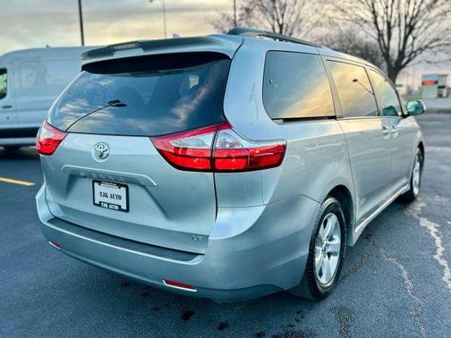 2019 Toyota Sienna LE