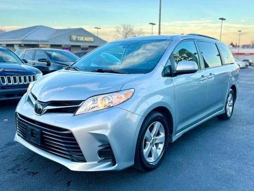 2019 Toyota Sienna LE