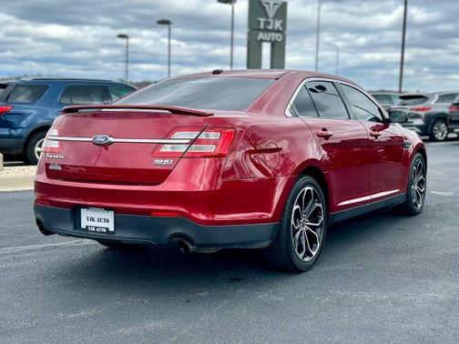 2016 Ford Taurus SHO