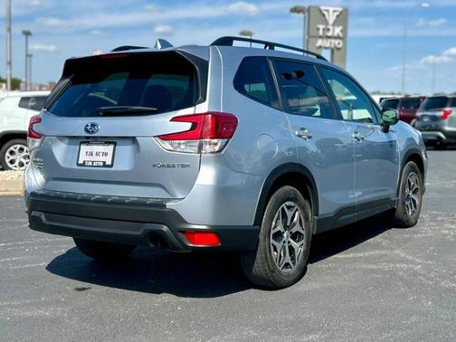 Ice Silver Metallic 2021 Subaru Forester Premium