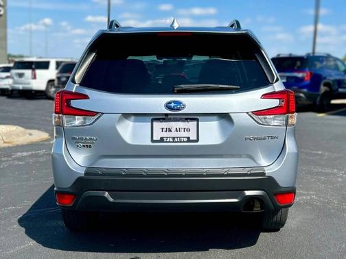 Ice Silver Metallic 2021 Subaru Forester Premium