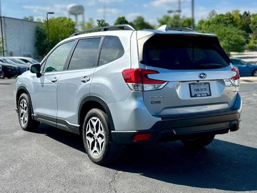 Ice Silver Metallic 2021 Subaru Forester Premium