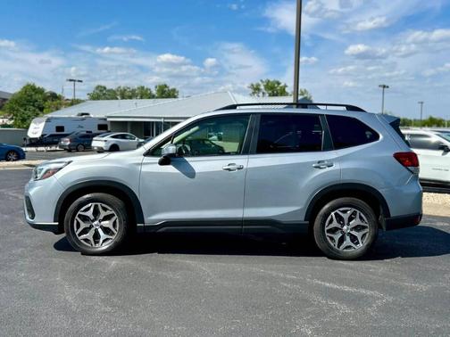 Ice Silver Metallic 2021 Subaru Forester Premium