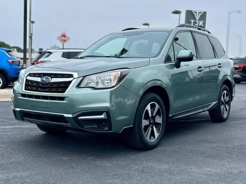 Jasmine Green Metallic 2017 Subaru Forester 2.5i Premium