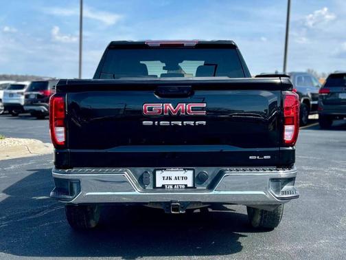 Black 2023 GMC Sierra 1500 SLE