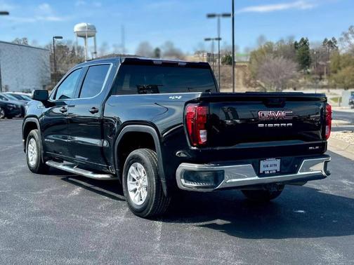 Black 2023 GMC Sierra 1500 SLE