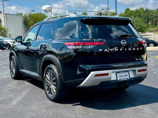Black 2024 Nissan Pathfinder SL