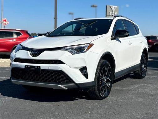 White 2016 Toyota RAV4 SE